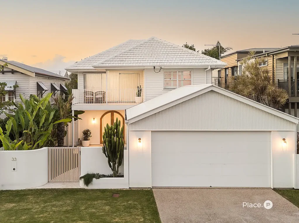 Hawthorne 6 Bedroom Tropical Luxury Meets Modern Sophistication in Prestigious Locale