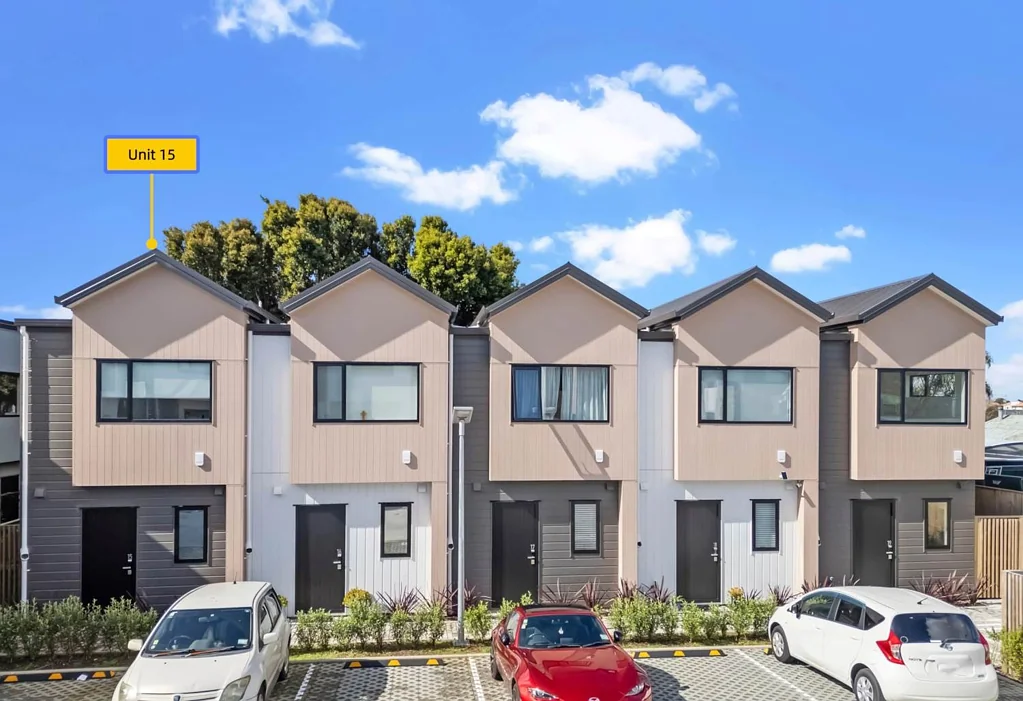 Two bedroom and one bathroom town house with allocated car park.