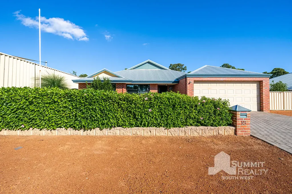 Dalyellup 4房  Spacious Family Living with Multiple Living Zones & Great Outdoor Entertaining