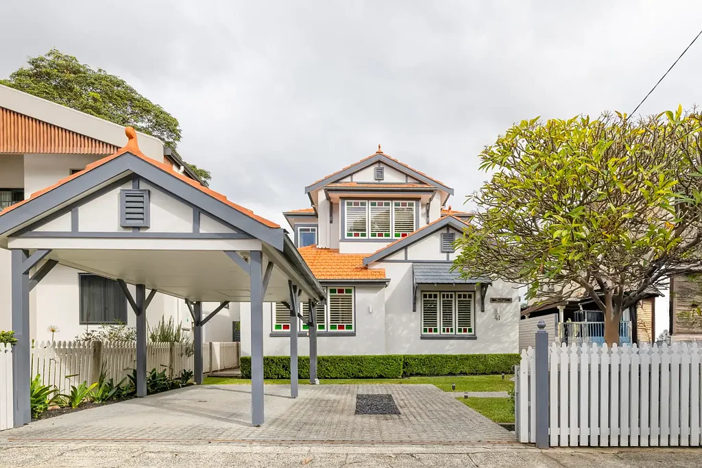 Drummoyne 5ห้องนอน Immaculate family home of timeless elegance