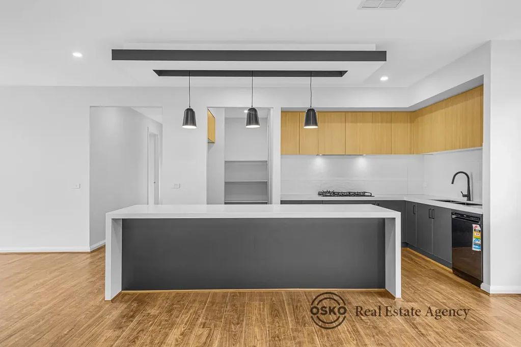 Bonnie Brook 4બેડરૂમ Live in Style & luxury Brand New Stunning Home at Most Desirable Location!!