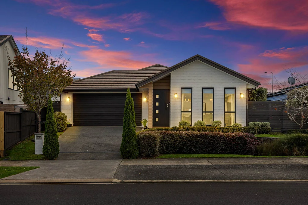 Kumeu 3कमरा Modern Family Living in the Heart of Kumeu