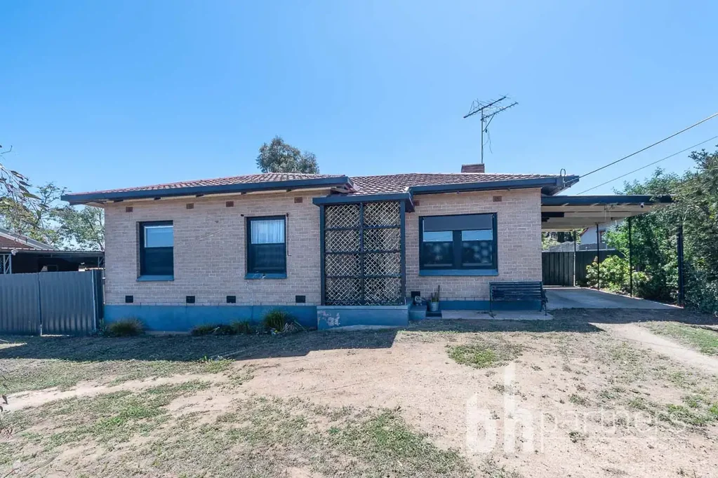 Mannum 3 Slaapkamer Ripe for Renovation - BIG block and BIG shed!