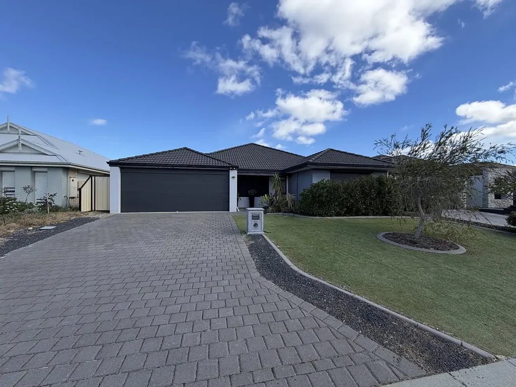 Modern Family Living in Prime Clarkson Location!