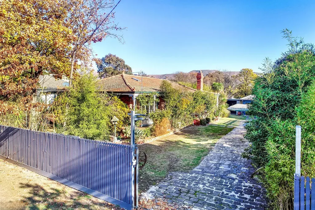 Bonnie Doon 3 Bedroom Family-Sized Living with Storybook Charm