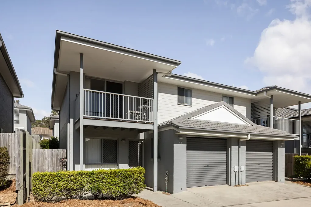 Dakabin 3chambre THREE BEDROOM TOWNHOUSE IN WELL-CONNECTED LOCATION