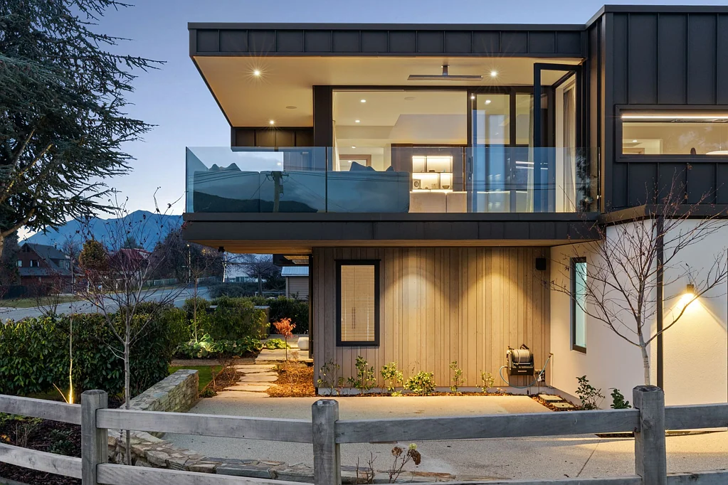 Wanaka 3कमरा Sophisticated Lock-and-Leave Living