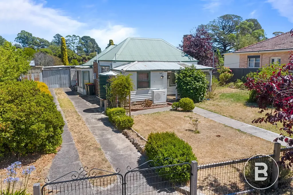 Creswick 3Phòng ngủ CHARMING FAMILY HOME ON A GRAND BLOCK WITH EXCITING DEVELOPMENT POTENTIAL