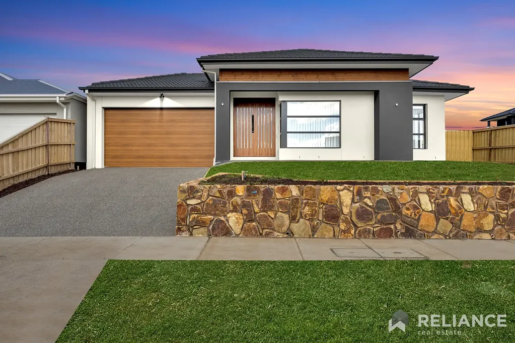 Gisborne 4房  Creek Facing Luxurious Family Living in the Heart of Gisborne!