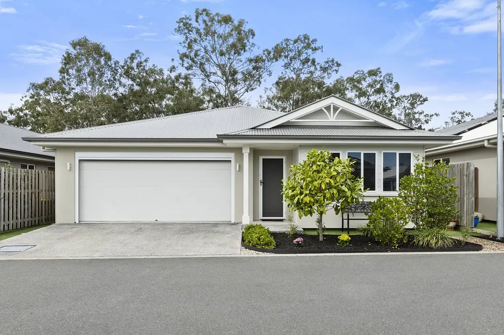 Bethania 3Zimmer Stylish Home with a Bushland Outlook
