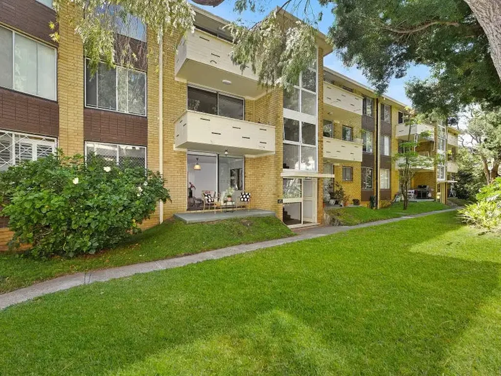 FANTASTIC TWO BEDROOM GARDEN APARTMENT