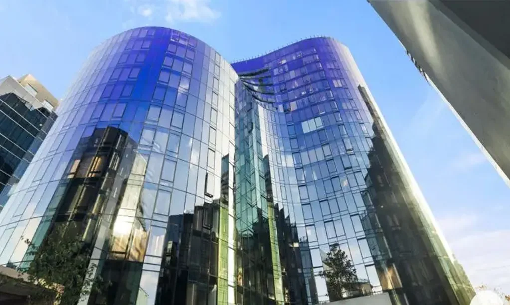 Modern Apartment in a Prime St Kilda Road Location