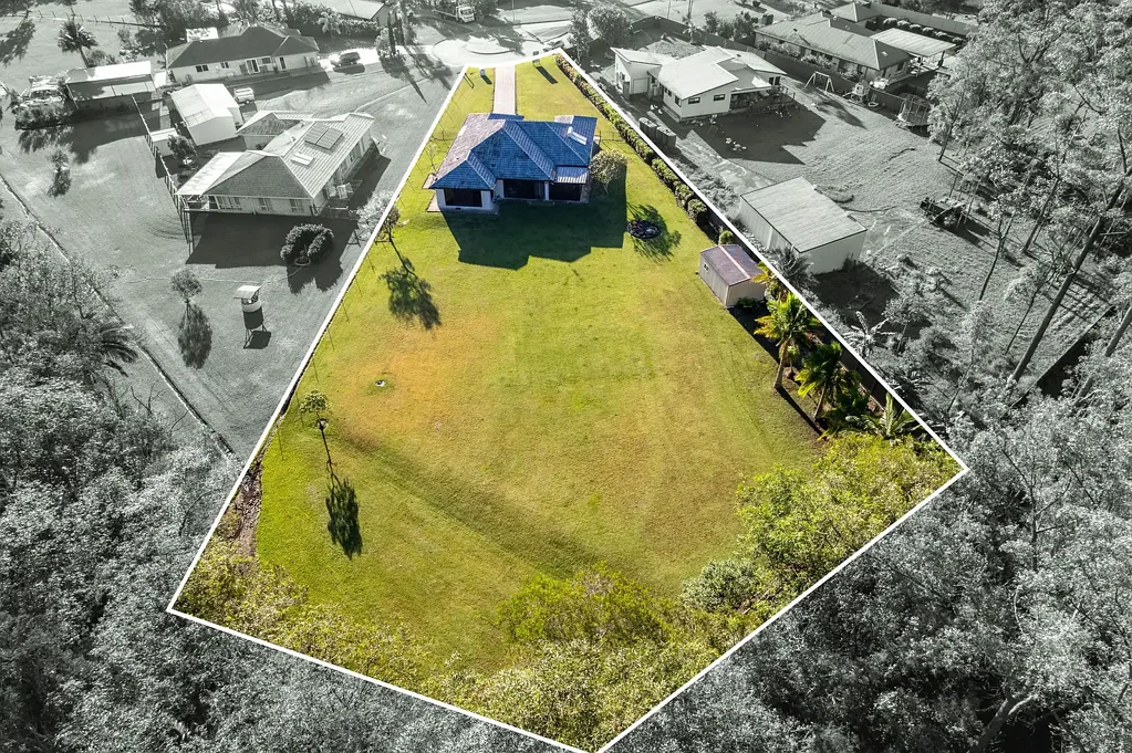 Landsborough 4房  Executive Style Home on Expansive 3/4 Acre Block!