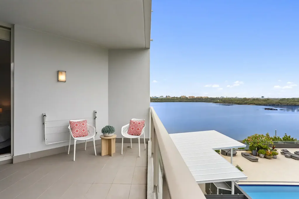 Wentworth Point 2कमरा Coveted Waterside Living with Unparalleled Convenience