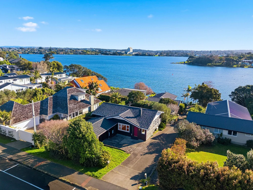 Takapuna 4房  A Rare Blue-Chip Opportunity Between Lake & Sea