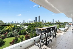 15/54 Hooker Boulevard, Mermaid Waters