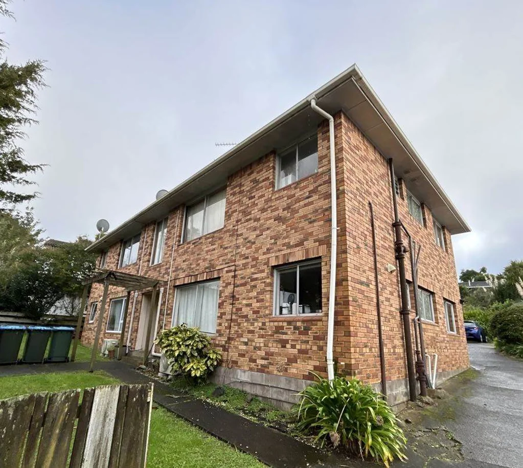 Two Bedroom Unit in St Johns - Great location!