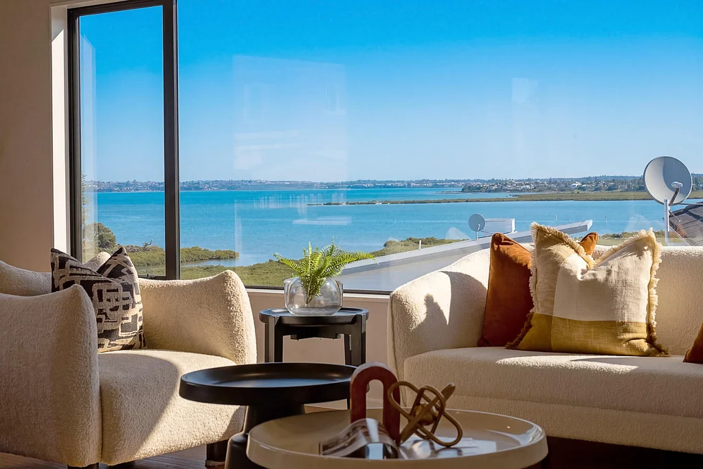 Hobsonville 6침실 No Banning You From This View!