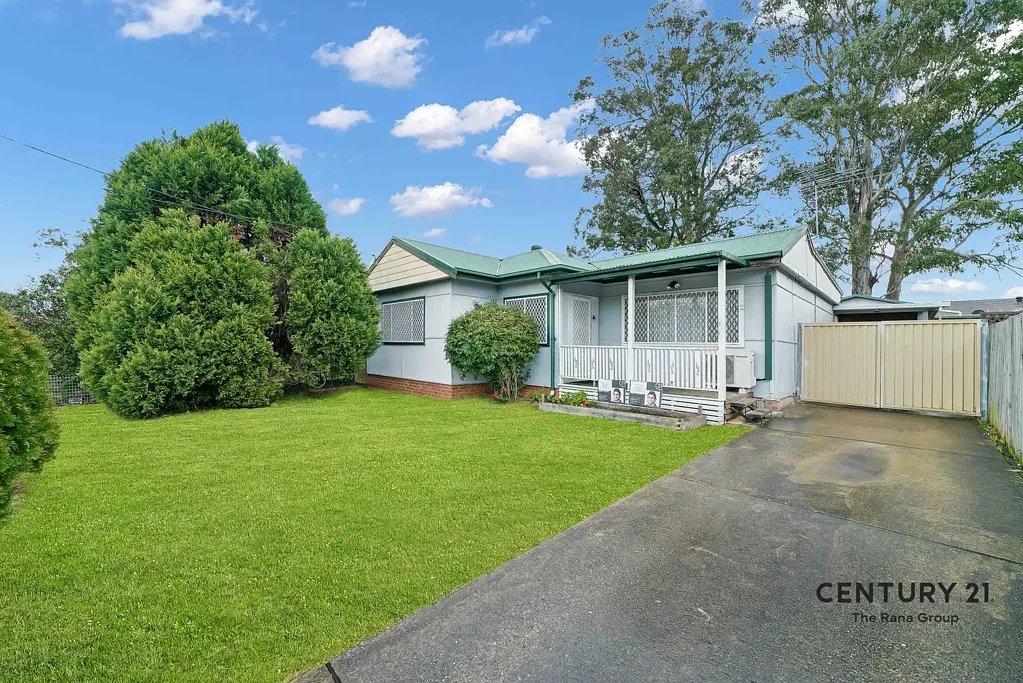 Blacktown 3房 宽敞临街面 569平地块 3卧实木地板 浴缸浴室 明亮朝北偏东 户外娱乐区 联排别墅潜力 Duplex or Granny Flat Potential (S.T.C.A) on an Approx. 569m² Block!