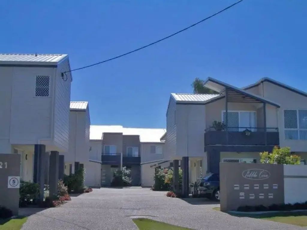 ACT FAST GREAT LOCATION TOWNHOUSE FOR RENT