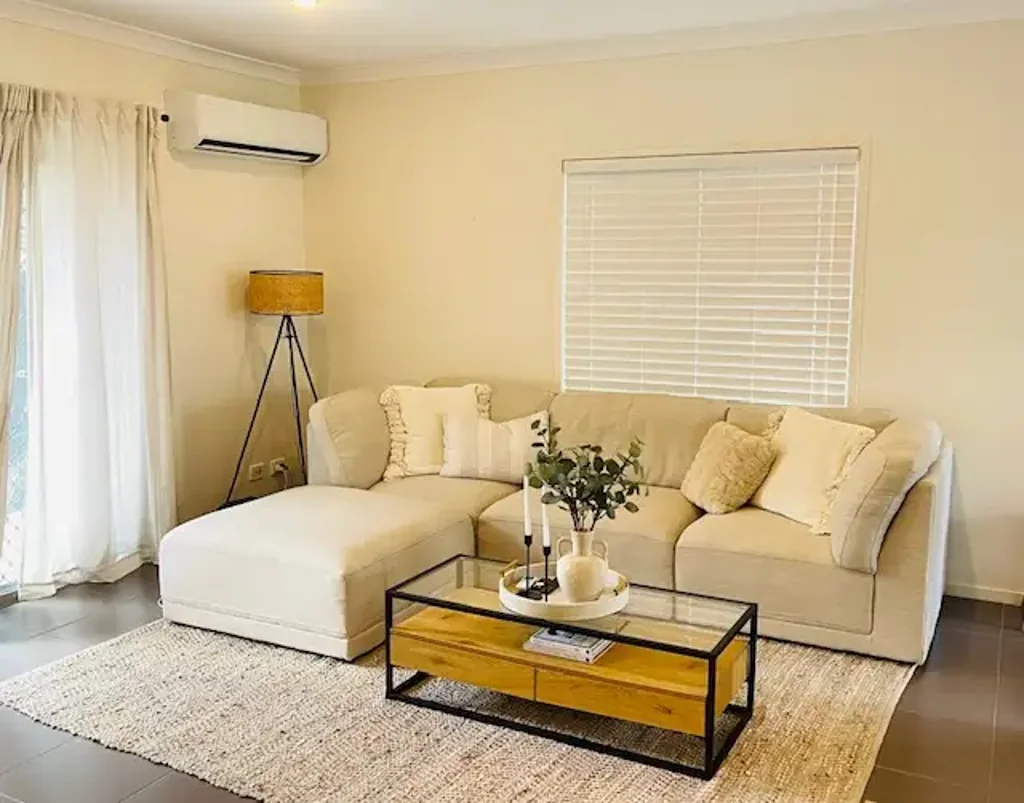 Stunning, Renovated Double Garage Townhouse in Calamvale
Your Ideal Rental Awaits!