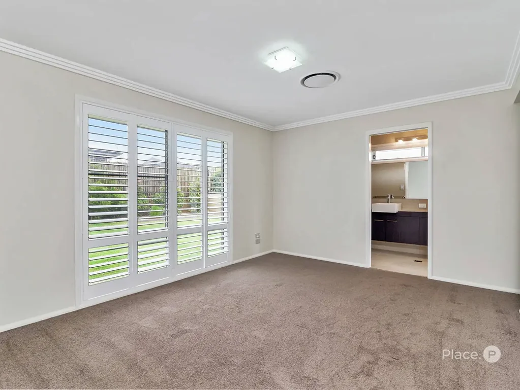 Kleinton 4 Slaapkamer Sophisticated Executive Home with Secure DHA Lease