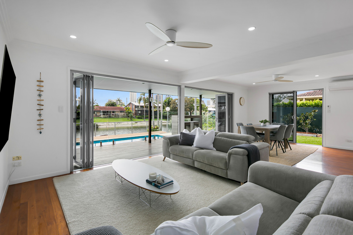 9 KINGFISHER CR, BURLEIGH WATERS QLD 4220, 0 chambres, 0 salles de bain, House