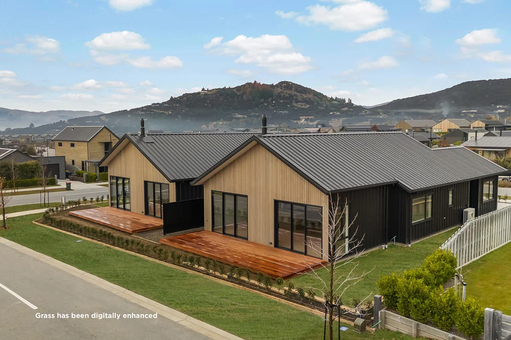 Wanaka 3房  Modern Northlake living - buy one or secure both