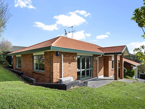Massey 4房  Brick Family Home With Space And Sunshine