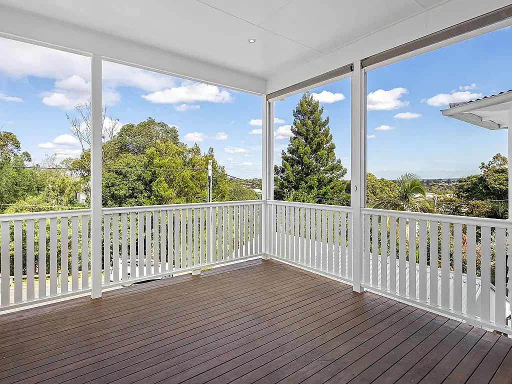 TWO HOMES IN ONE, STUNNING VIEWS, PARK & TRAIN 2 MINS WALK