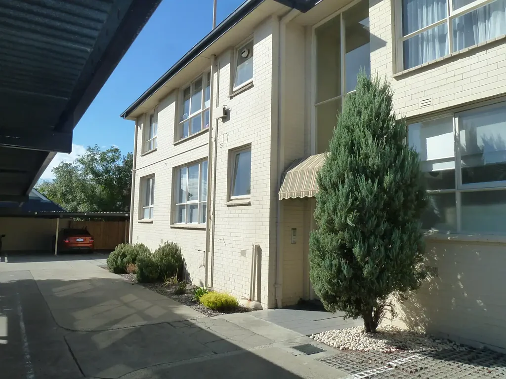 Lovely Renovated 1 Bedroom Flat in Prime Location