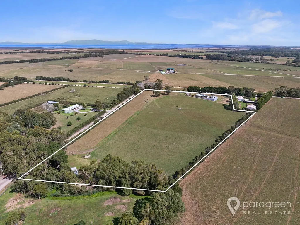 Foster 3房  12.5 ACRES ON THE EDGE OF TOWN