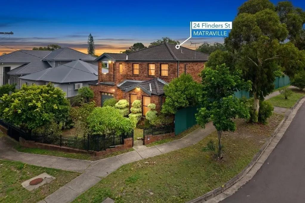 Matraville 5Habitaciones Substantial Family Home on corner block with North Facing backyard