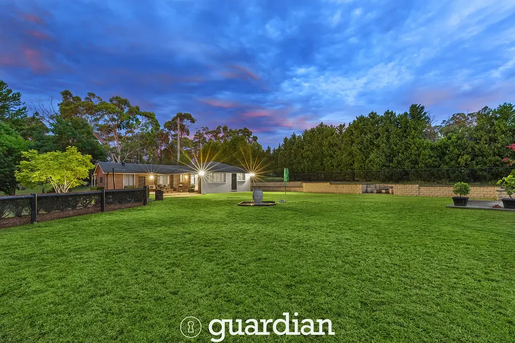 Glenorie 3Phòng ngủ Elevated living with spectacular Blue Mountains backdrop