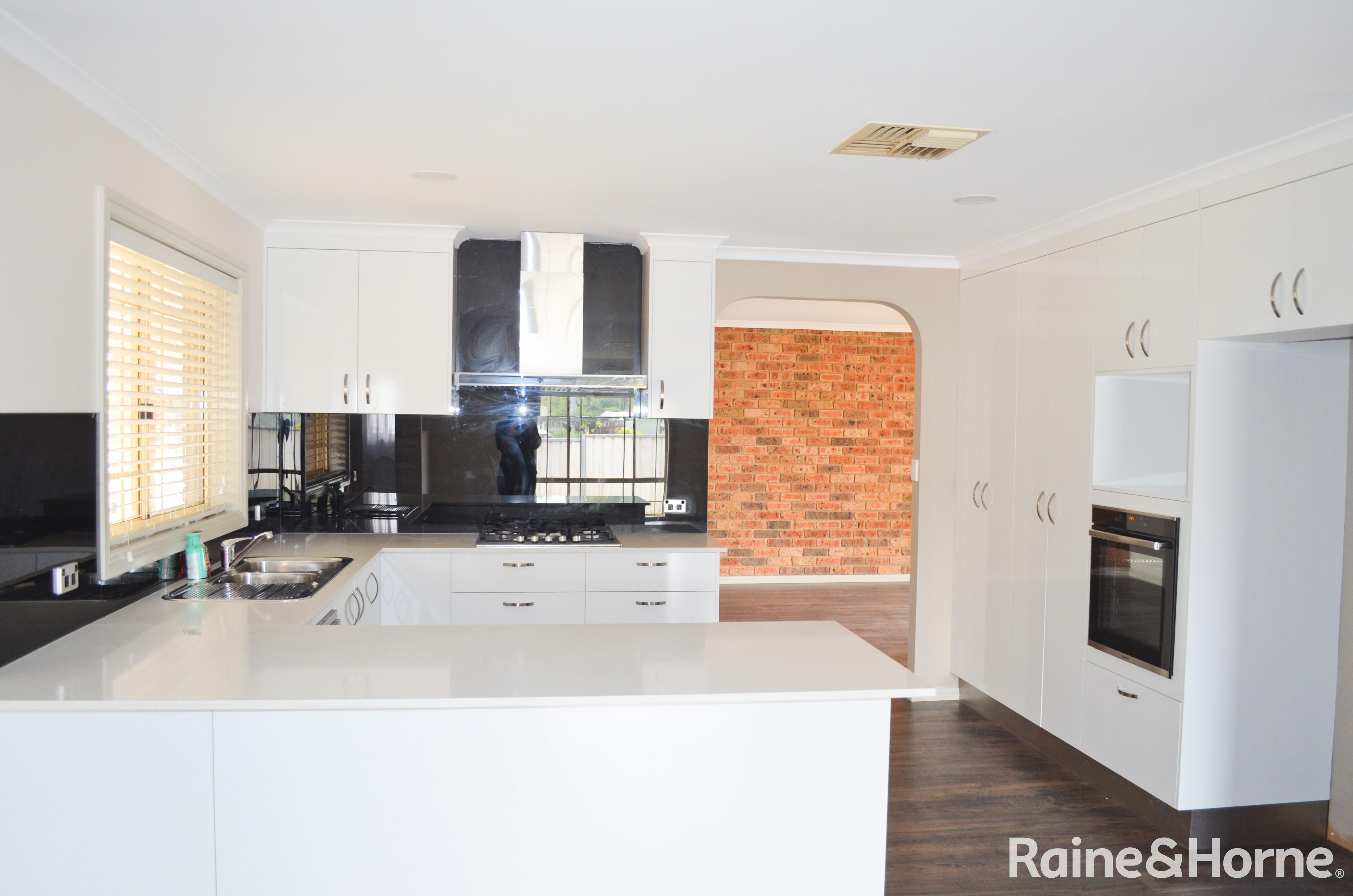 40 PINEVIEW CCT, YOUNG NSW 2594, 0部屋, 0バスルーム, House