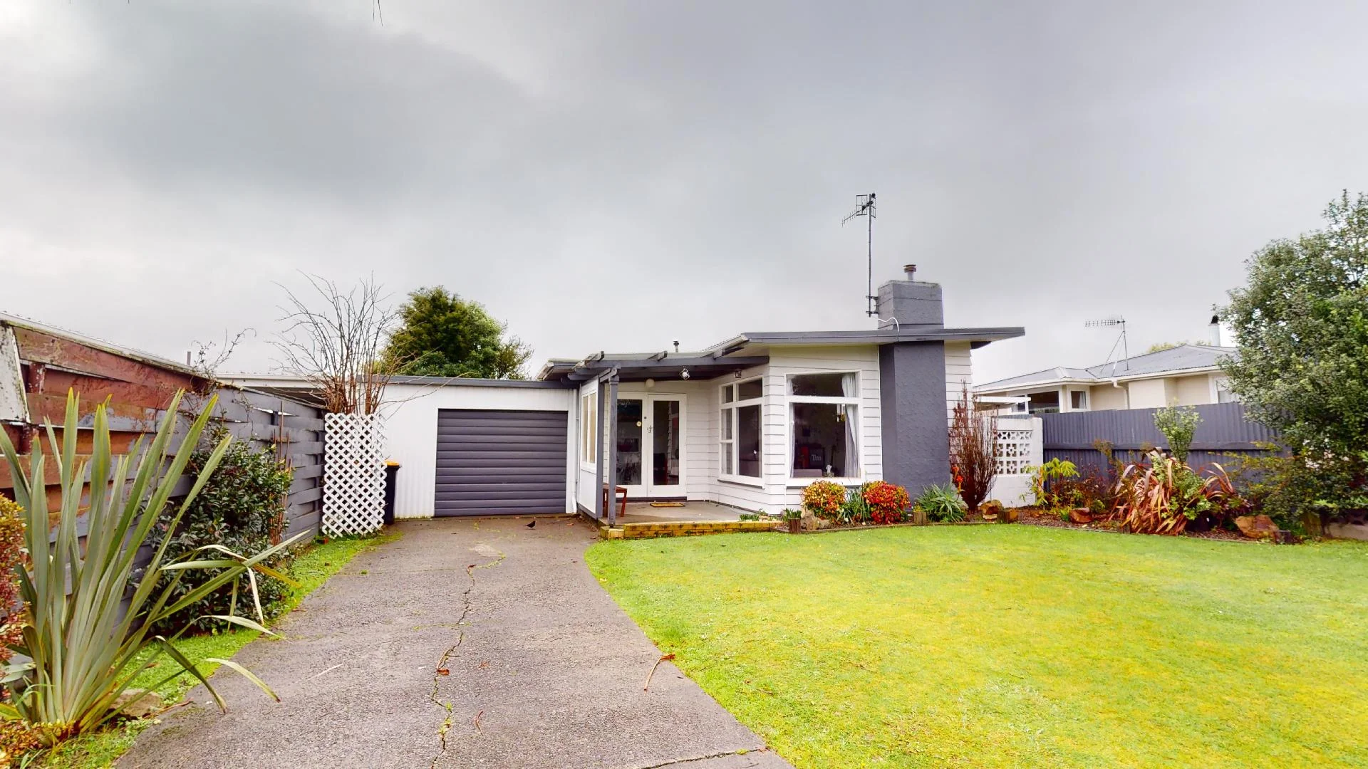 Awapuni 2房 Great First Home or Renter!