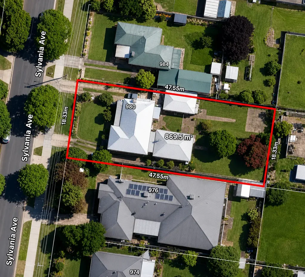 North Albury 3Kwarto Exceptional Investment Opportunity - Dual Income, Huge Potential on 870m²