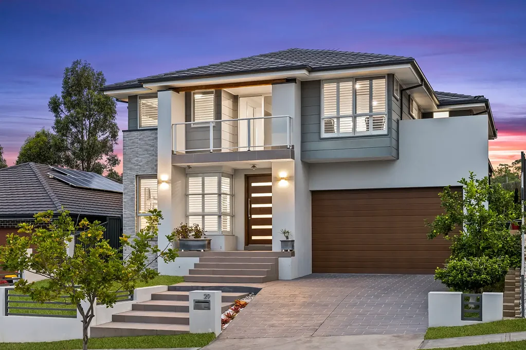 Edmondson Park 5 Slaapkamer LUXURY, DOUBLE STOREY RESIDENCE ON 550 SQM WITH LARGE SWIMMING POOL