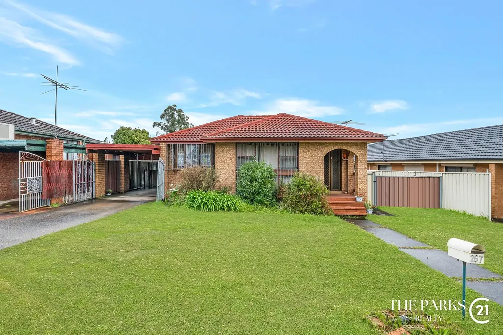 Greenfield Park 3Kwarto PRE-AUCTION OPPORTUNITY - Prime Location with Granny Flat Potential!