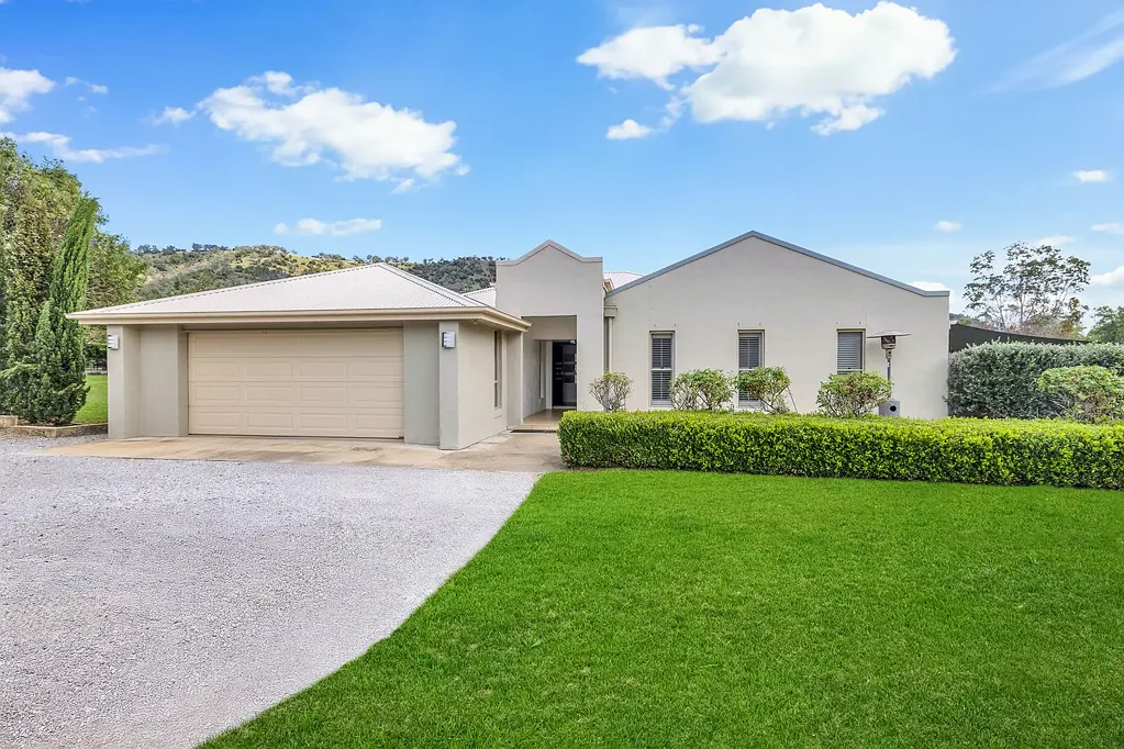 24 Wyndham Close, Tamworth, NSW 2340