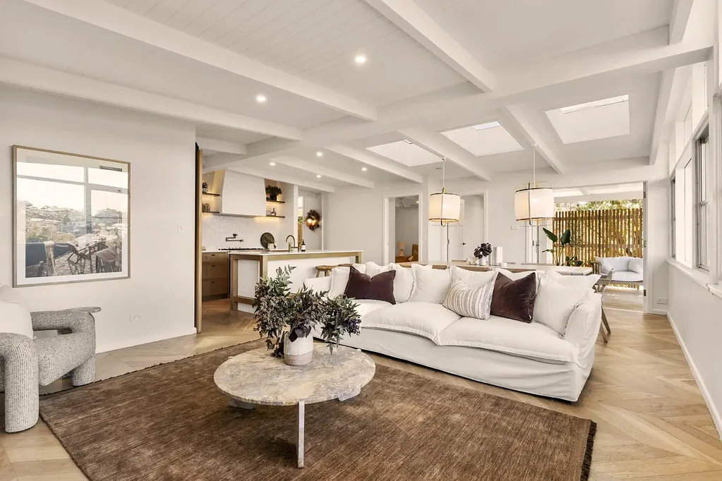 Gymea Bay 3房 精致单层住宅，配备卓越设计师级装修 Refined Single-Level Living with Exceptional Designer Finishes