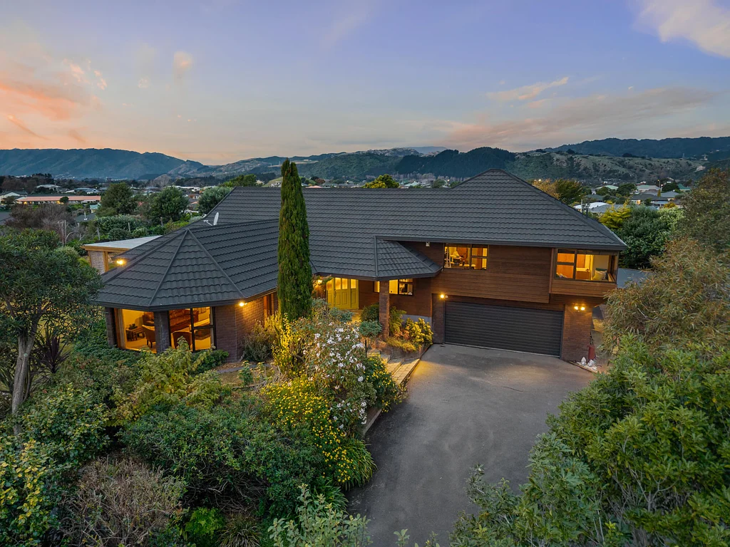 Paraparaumu 4房  Secluded Haven - Central Location