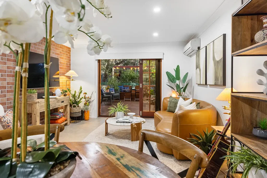 Wishart 3 Slaapkamer This Stylish Contemporary ‘Town Home’ is a MUST to inspect!