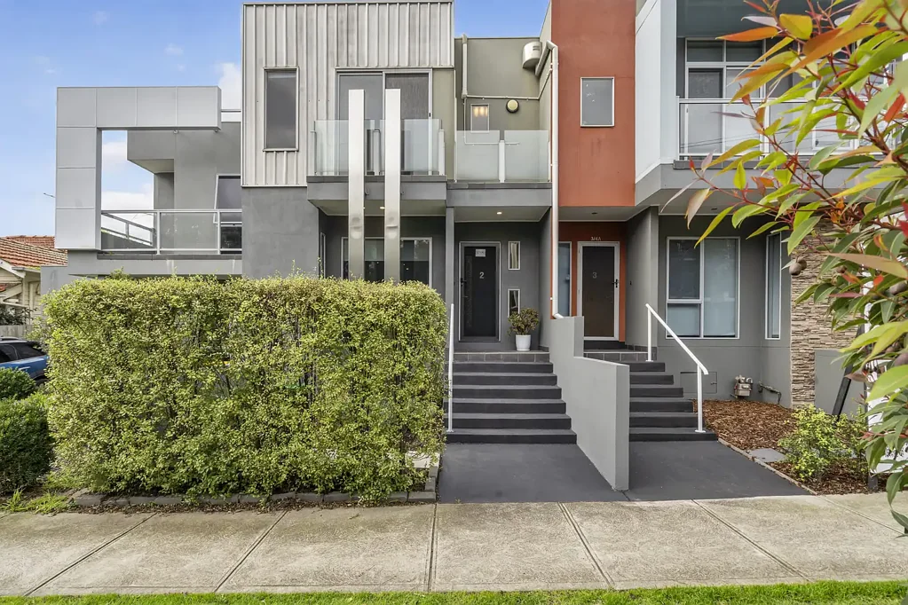 Light-filled living in an enviable lifestyle location
