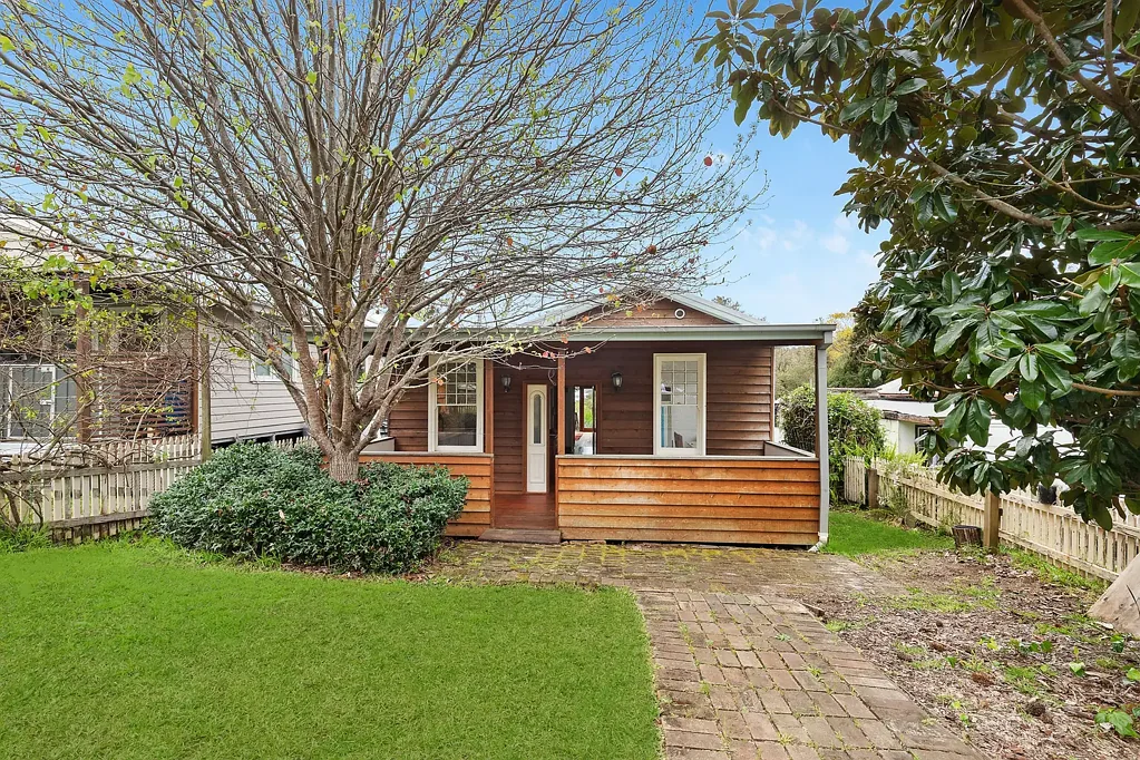Mooney Mooney 2房  Ready to move in or develop on 1,000sqm waterfront parcel