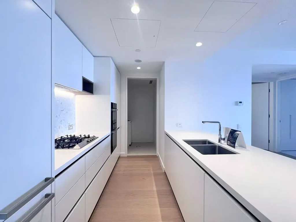 BRAND NEW LUXURY 1 BEDROOM WITH UNCREDIBLE OCEAN VIEWS!!