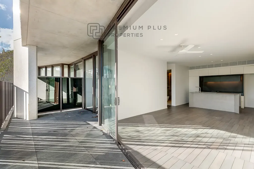 NATURAL LIGHT FILLED APARTMENT - 2 BEDROOMS 'NEWMARKET'