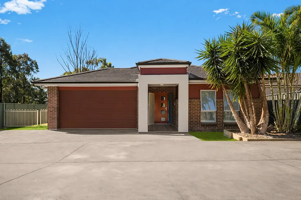 St Johns Park 5Zimmer Spacious 5-Bedroom Family Home in a Prime St Johns Park Location