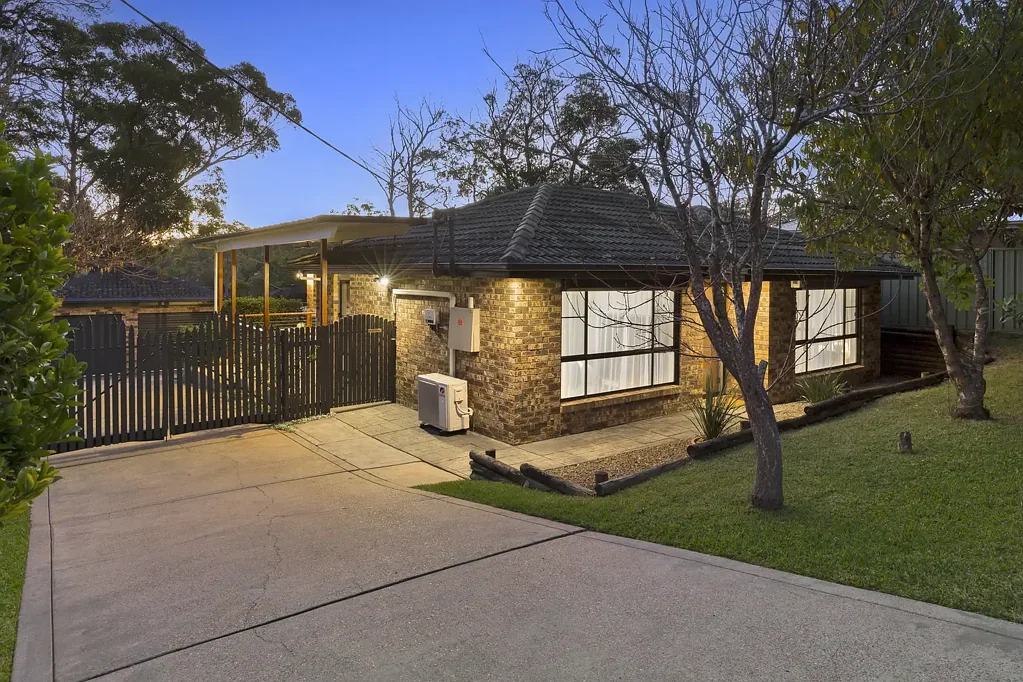 Charlestown 3房  Renovated Coastal Escape with Pool, View and Great Garaging