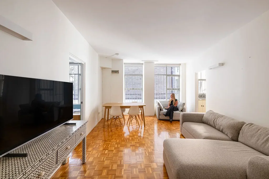 Spacious furnished character apartment in a village precinct